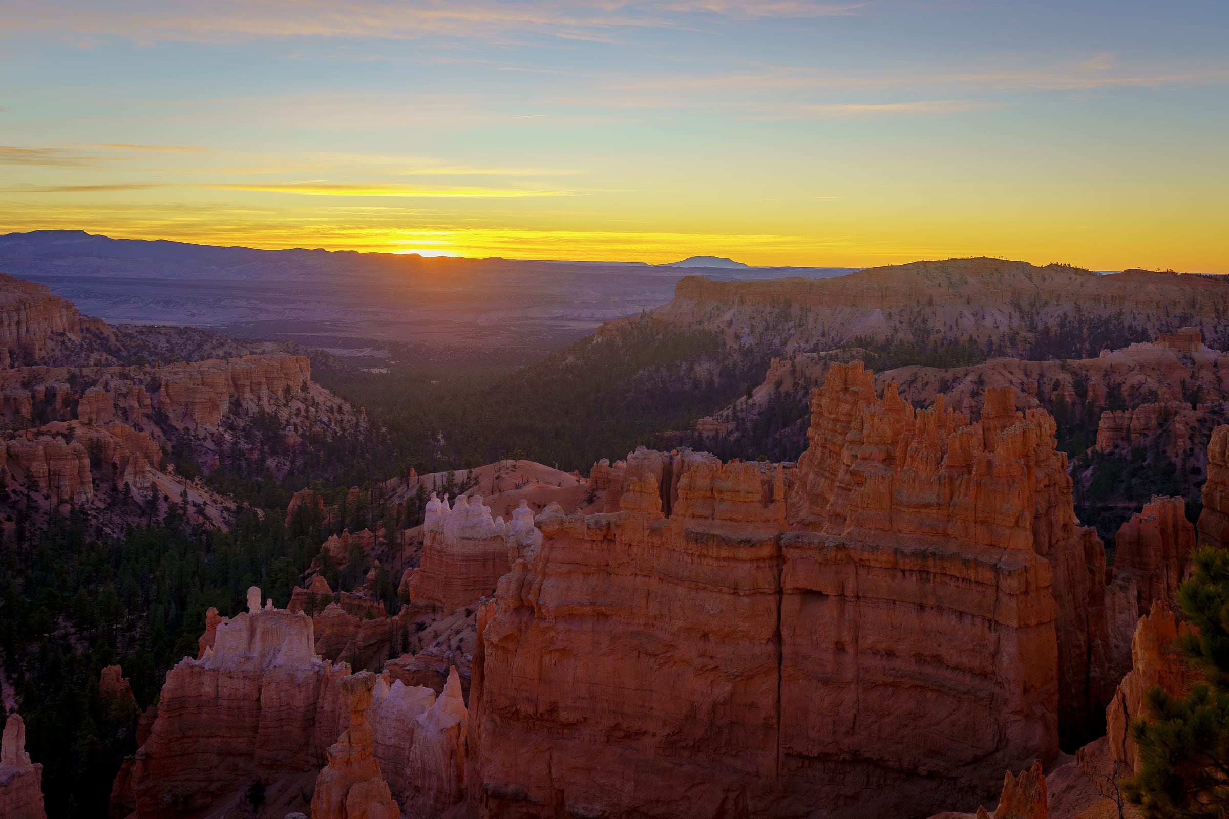 Sunrise over the Rim, Bryce Canyon National Park, Utah