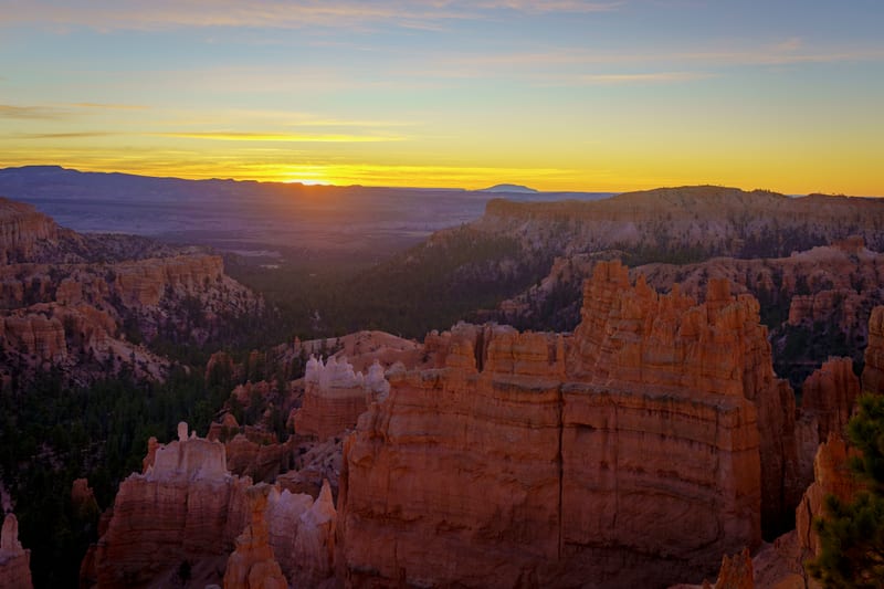 Sunrise over the Rim, Bryce Canyon National Park, Utah